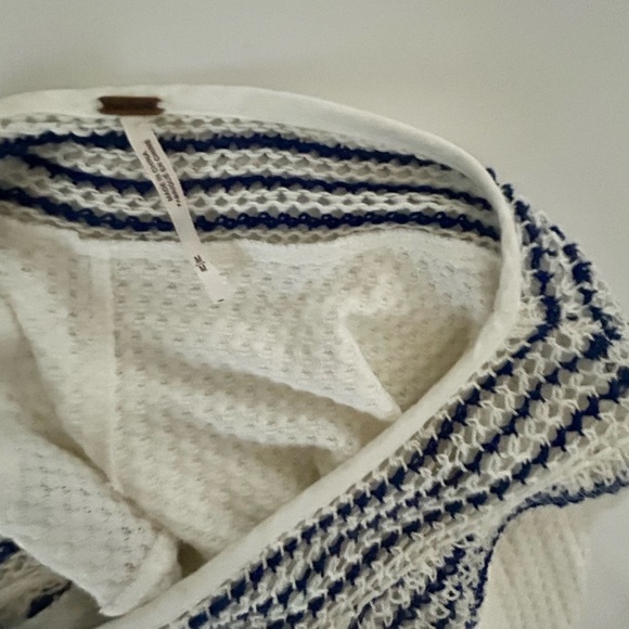 Free People Ivory Blouse with Navy Embroidery Size Medium - Picture 7 of 9